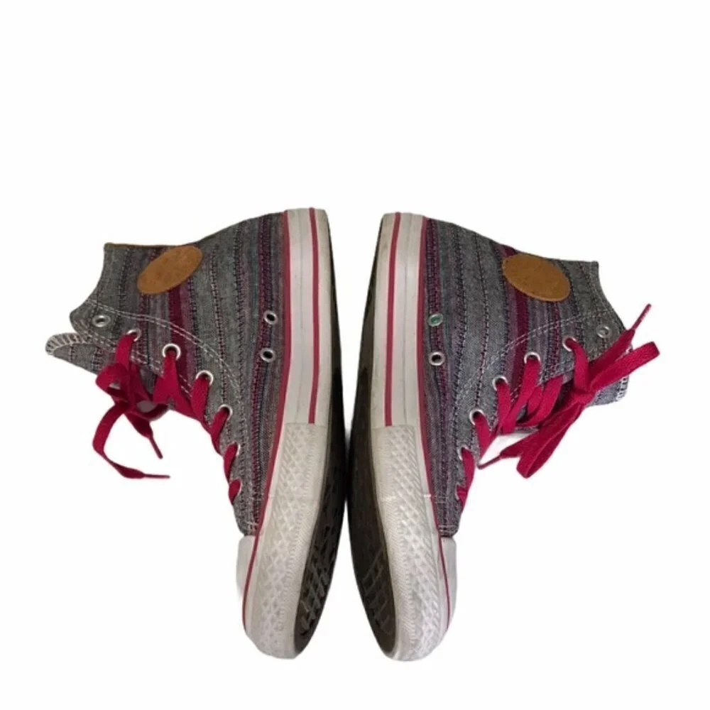 CONVERSE MULTI-COLOR HI-TOP CHUCKS size 5 Juniors